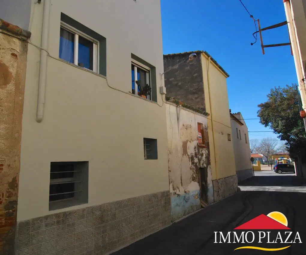 04022016173027_3714_IPH37 A Unique 3 storey town house in the center of Castello d’Empuries at 3 km from the coast – Costa Brava Inland – photo 42