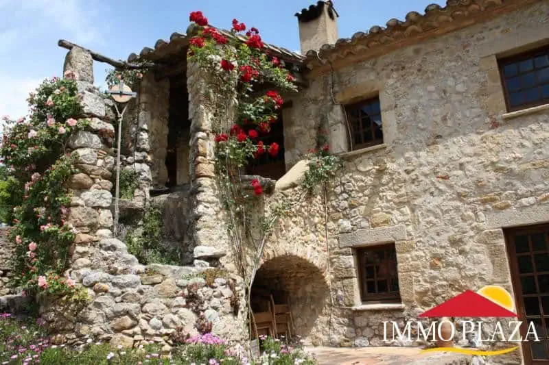 Masia of the XVIe century completely renovated with 5 bedrooms, swimming pool – Llado – Alt Emporda – Costa Brava – photo 10