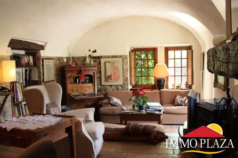 Masia of the XVIe century completely renovated with 5 bedrooms, swimming pool – Llado – Alt Emporda – Costa Brava – photo 12