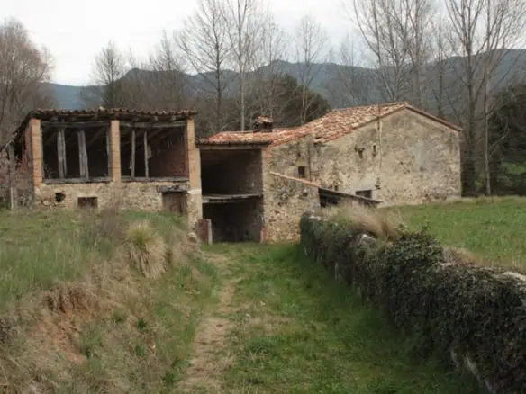Former mill XVIth century with a ruin of 450m2 to renovate – Alt Emporda – Catalonia