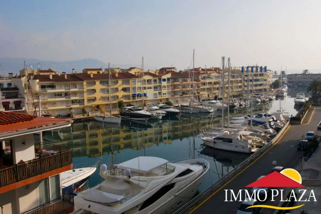 Charming studio in the center of Empuriabrava with wonderful views of canal – Northern Costa Brava – Spain – photo 2