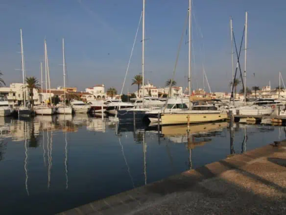 Charming studio in the center of Empuriabrava with wonderful views of canal – Northern Costa Brava – Spain