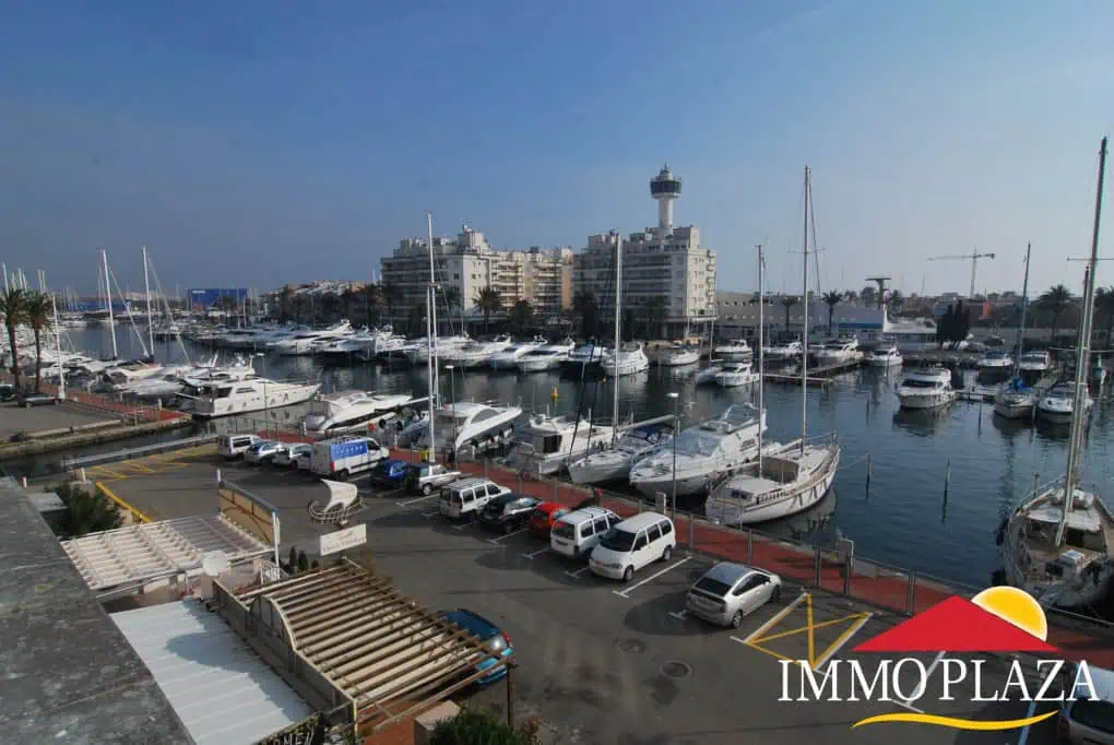Modern studio, facing south is close to the city center with a view over the port of the Marina Empuriabrava – Costa Brava – photo 2
