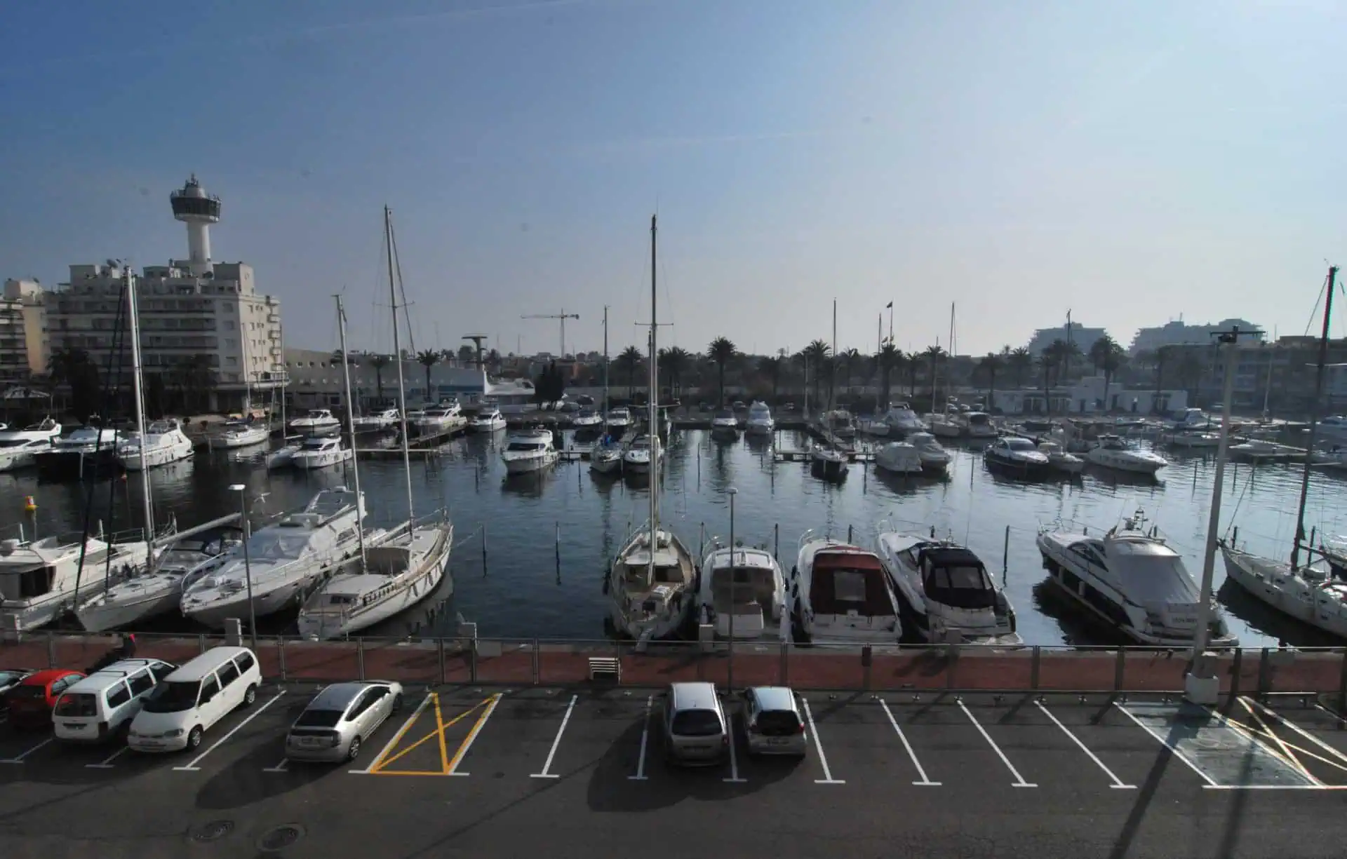 04122015160424_163 Modern studio, facing south is close to the city center with a view over the port of the Marina Empuriabrava – Costa Brava