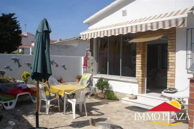 Villa with 2 bedrooms, a private garage only 5 minutes from the beach in Empuriabrava – Girona – photo 2