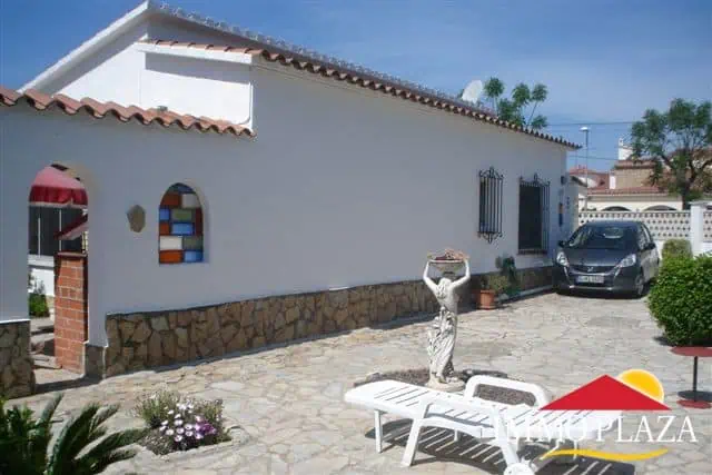 Villa with 2 bedrooms, a private garage only 5 minutes from the beach in Empuriabrava – Girona – photo 3