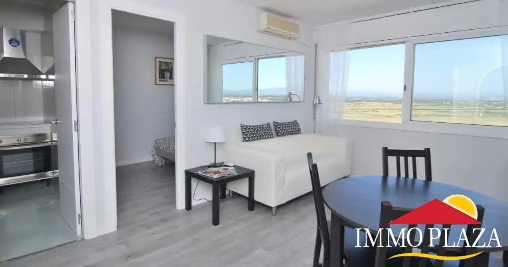 1st line of the sea, 2 bedroom apartment, completely renovated in 2016 – Empuriabrava – Costa Brava – photo 2