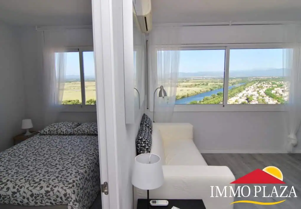 1st line of the sea, 2 bedroom apartment, completely renovated in 2016 – Empuriabrava – Costa Brava – photo 4