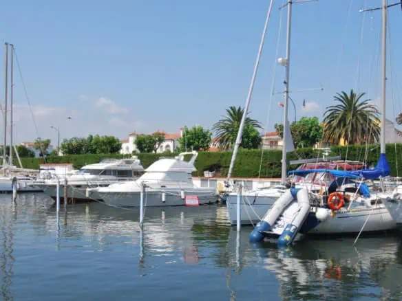 Mooring for sale for a sailboat or motorboat in Ampuriabrava, 14 x 4 mtr