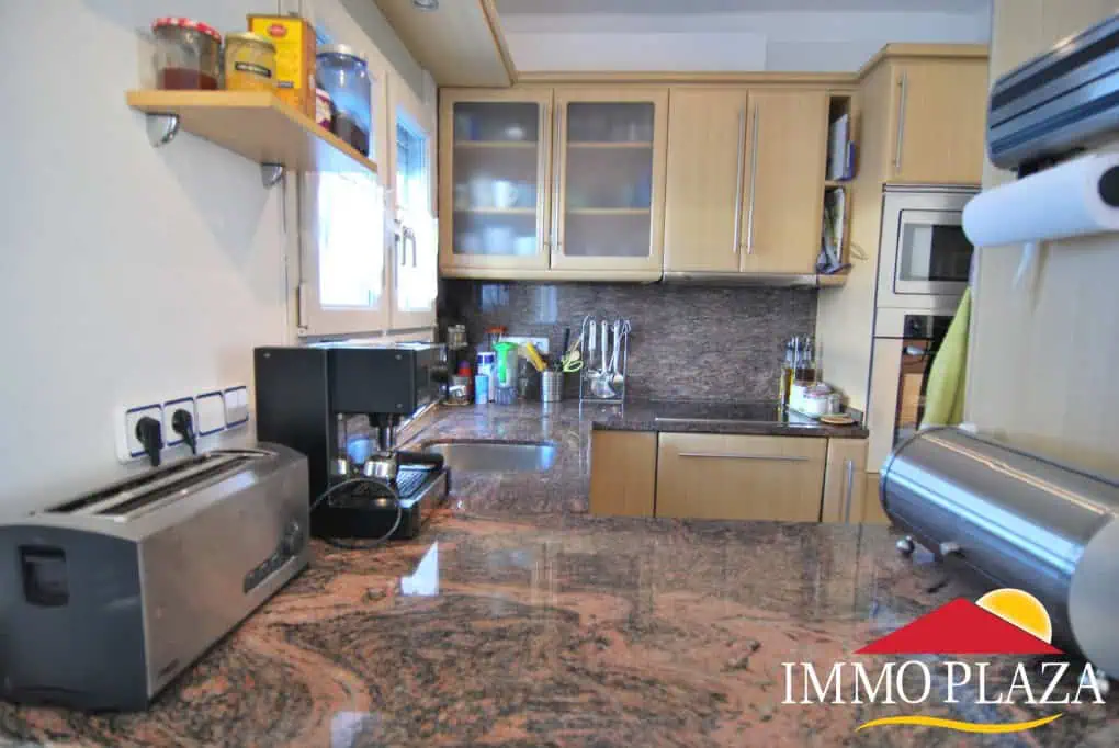 Beautiful and spacious villa in a quiet residential area with pool, south facing in Empuriabrava – photo 12