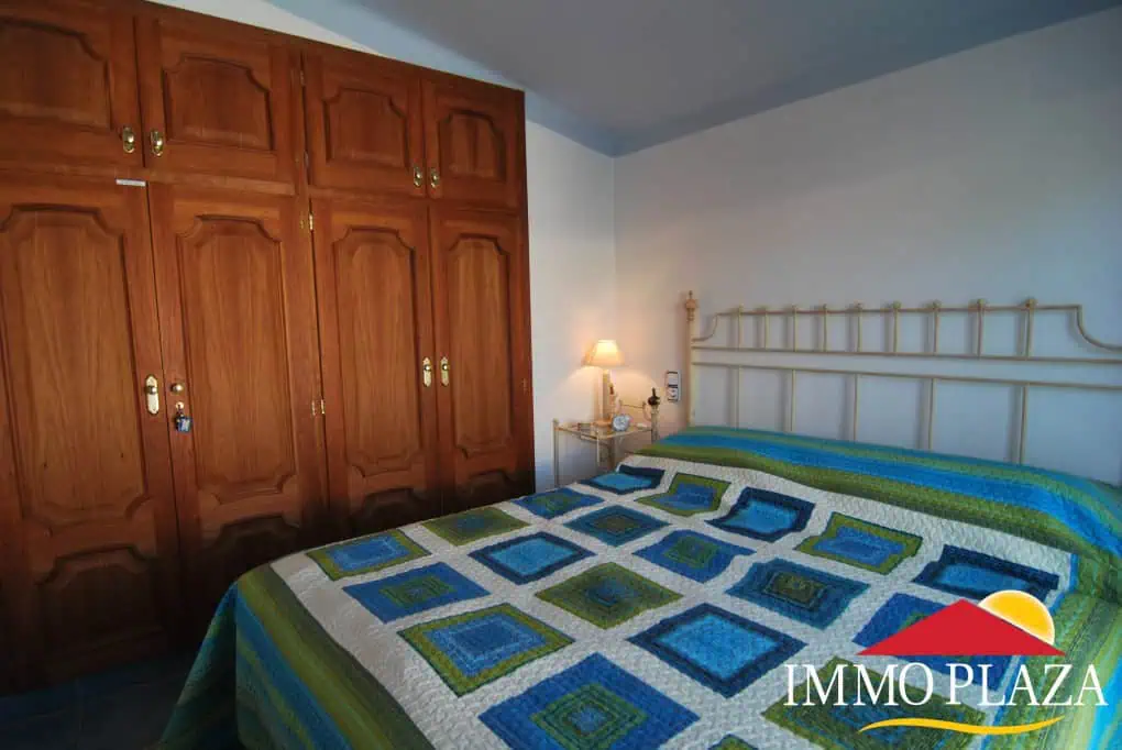 Beautiful and spacious villa in a quiet residential area with pool, south facing in Empuriabrava – photo 15