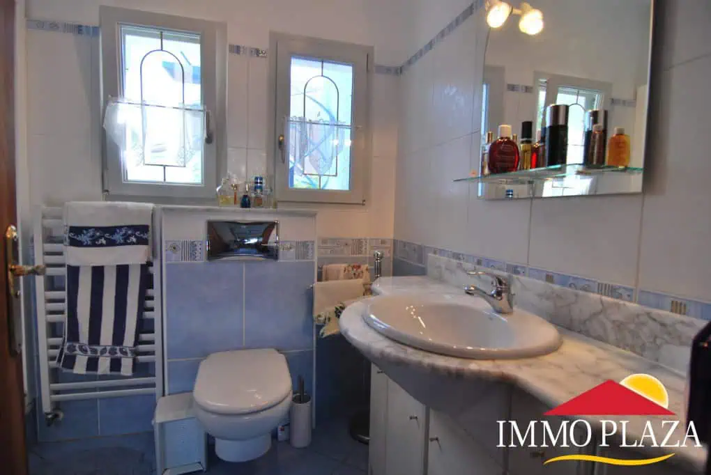 Beautiful and spacious villa in a quiet residential area with pool, south facing in Empuriabrava – photo 19