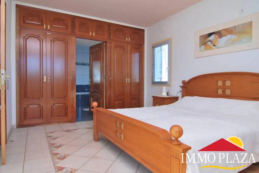 Beautiful and spacious villa in a quiet residential area with pool, south facing in Empuriabrava – photo 21