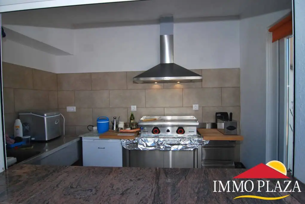 Beautiful and spacious villa in a quiet residential area with pool, south facing in Empuriabrava – photo 28