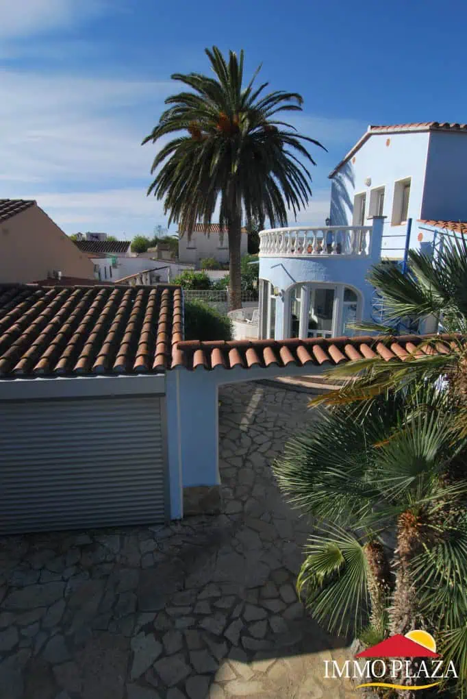 0511201495753_9430_IPV24 Beautiful and spacious villa in a quiet residential area with pool, south facing in Empuriabrava – photo 35