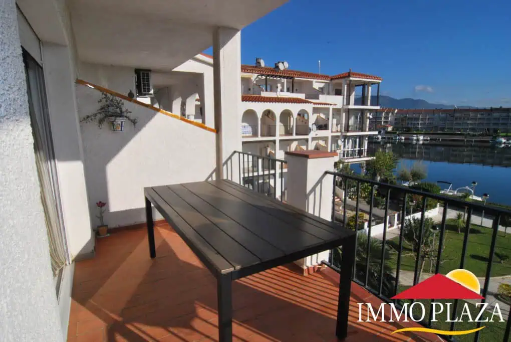 OFFER TO SEIZE: Spacious renovated apartment with 3 bedrooms, possibility of mooring in Lake Sant Maurici – Empuriabrava – photo 2