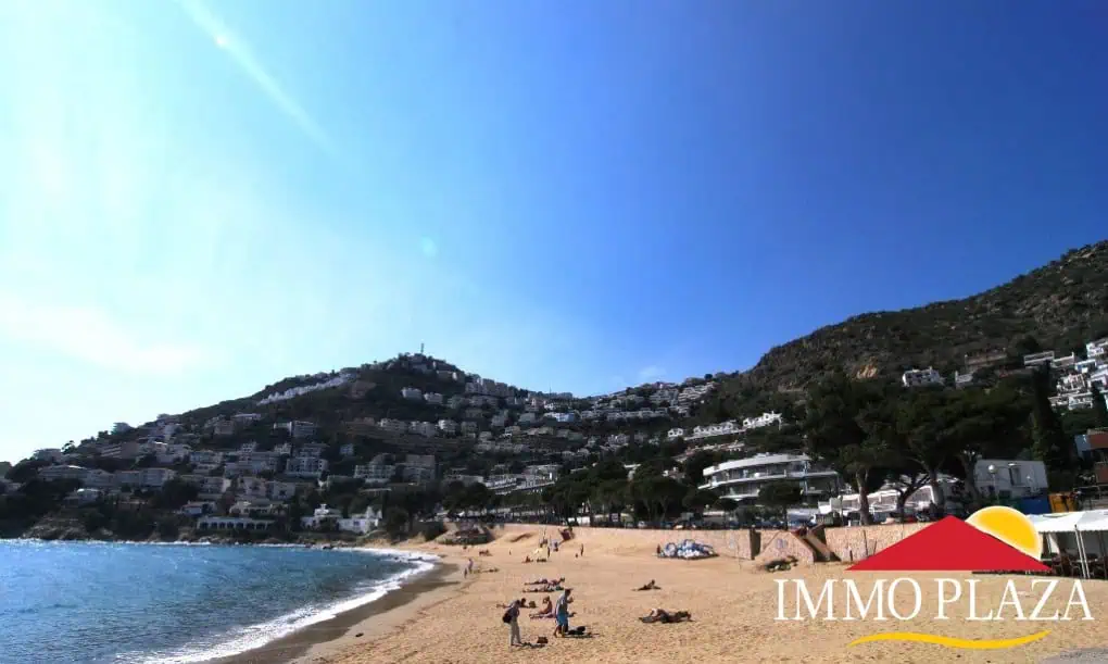 Small Villa at 200m from the beach with 4 bedrooms, garage and magnificent sea views – Bay of Roses – Catalonia – photo 6