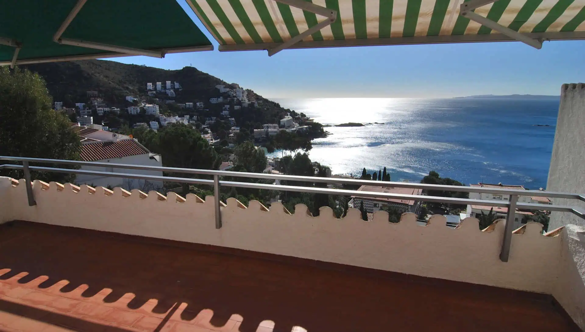 06022016125430_170 Small Villa at 200m from the beach with 4 bedrooms, garage and magnificent sea views – Bay of Roses – Catalonia