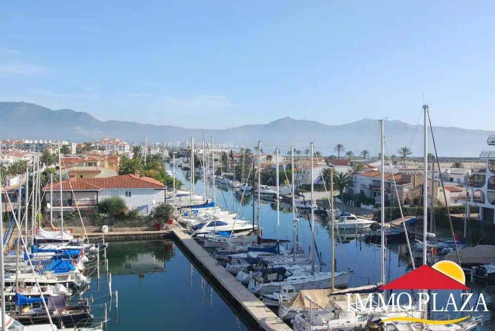 Beautiful bright and spacious apartment at only 2 minutes from the beach and center of the Marina of Empuriabrava – photo 2
