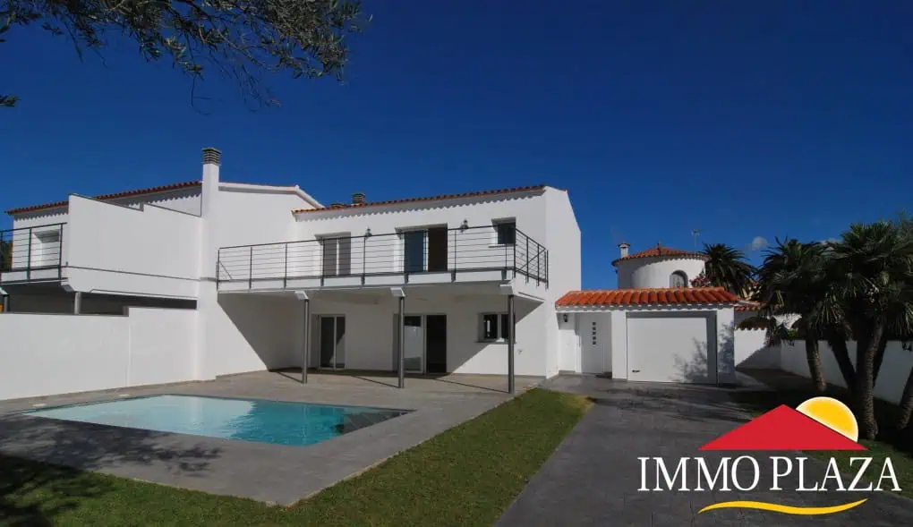 Modern house with pool and garden near the Port-Alberes Peni and shops in Empuriabrava – photo 2