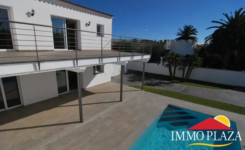 Modern house with pool and garden near the Port-Alberes Peni and shops in Empuriabrava – photo 5
