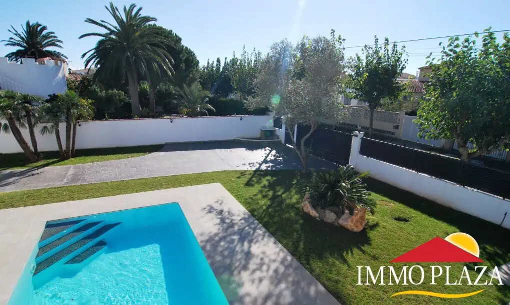 Modern house with pool and garden near the Port-Alberes Peni and shops in Empuriabrava – photo 4