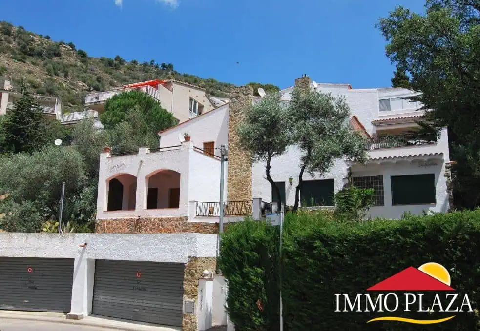Lovely holiday home 5 minutes from the beach walk in Canyelles-Bay of Roses, Costa Brava North – photo 2