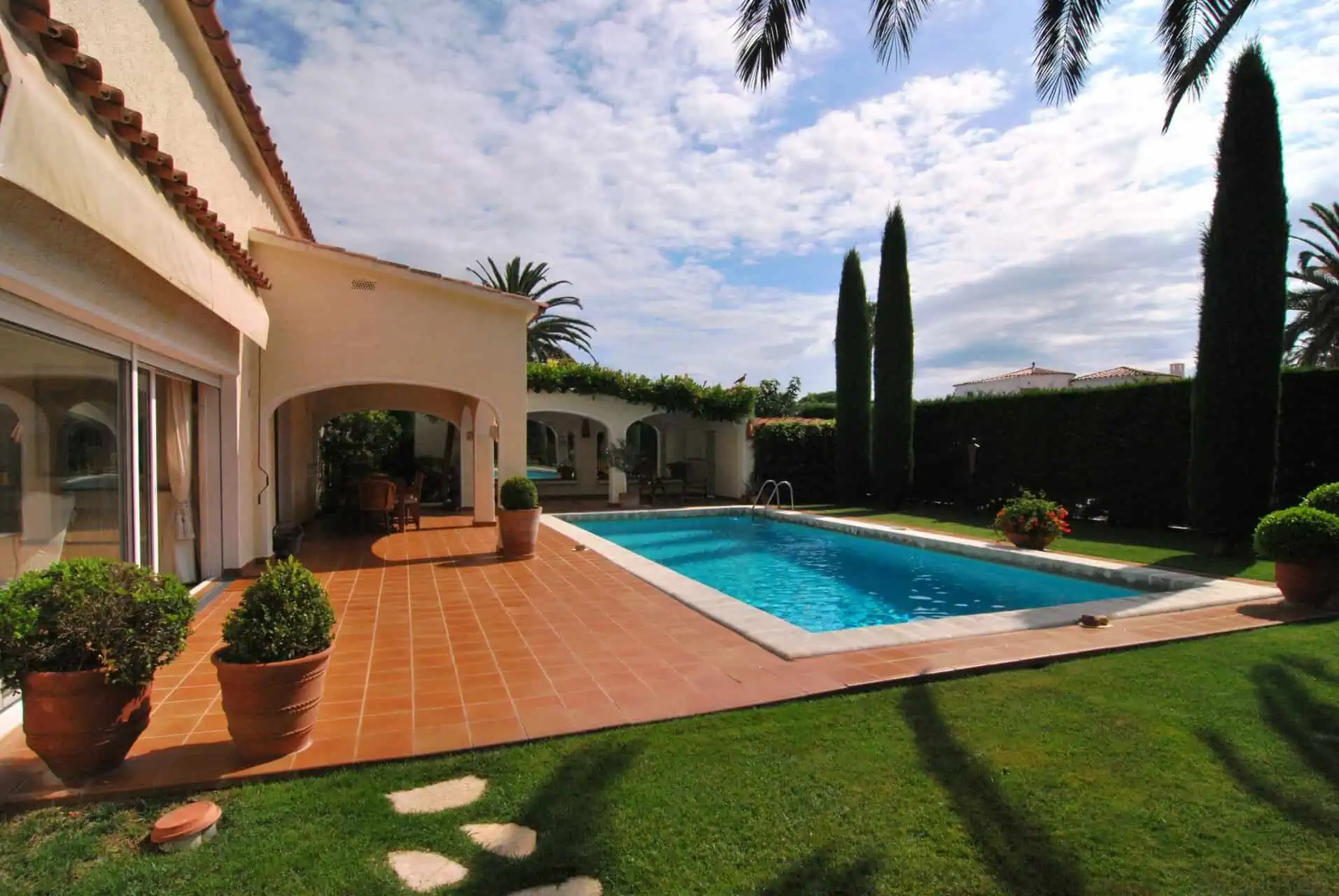 0708201425314_31 Stylish rustic villa with a large pool and a boat mooring of 24m on the canal of Empuriabrava – Costa Brava – Spain