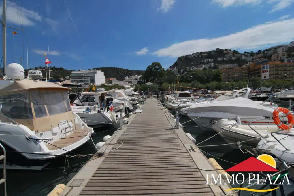 Mooring for sale for a sailboat or motorboat in Rosas – Costa Brava: 14 x 4 mtr – photo 3