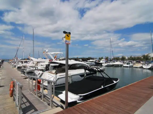 Mooring for sale for a sailboat or motorboat in Rosas – Costa Brava: 14 x 4 mtr