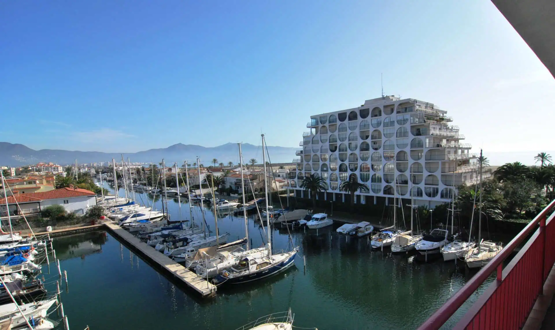 07112015112219_70 Beautiful bright and spacious apartment at only 2 minutes from the beach and center of the Marina of Empuriabrava