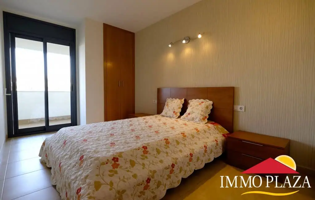 Spacious apartment in first sea line in Ampuriabrava with two large terraces and sea views, parking space optional – Bay of Roses – photo 5