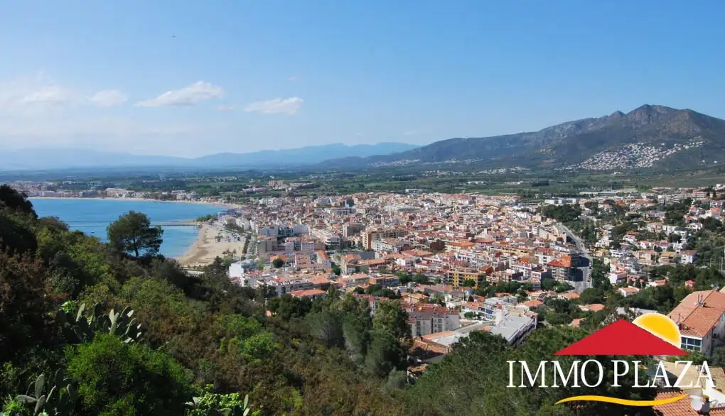 Spacious apartment with lovely views of the sea and the mountains, Roses – Spain – photo 3