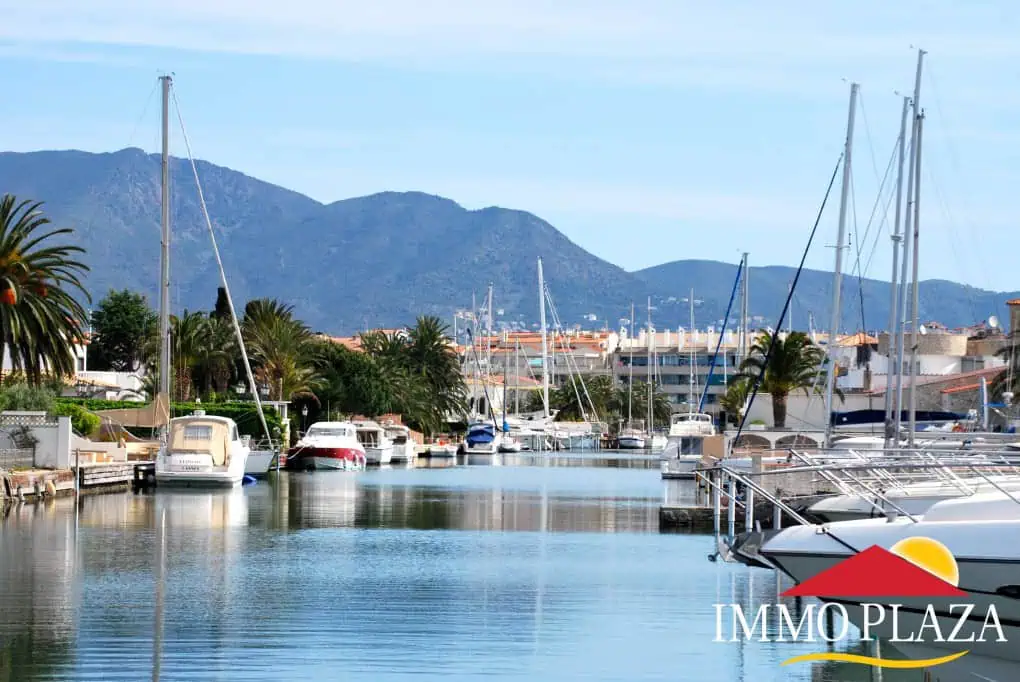 Spacious apartment located in Port Salins 5 min. from the beach, private garage in Empuriabrava – Girona – photo 2