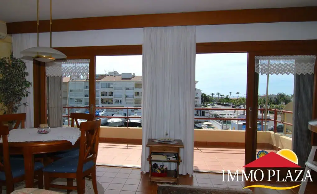 Spacious apartment located in Port Salins 5 min. from the beach, private garage in Empuriabrava – Girona – photo 3