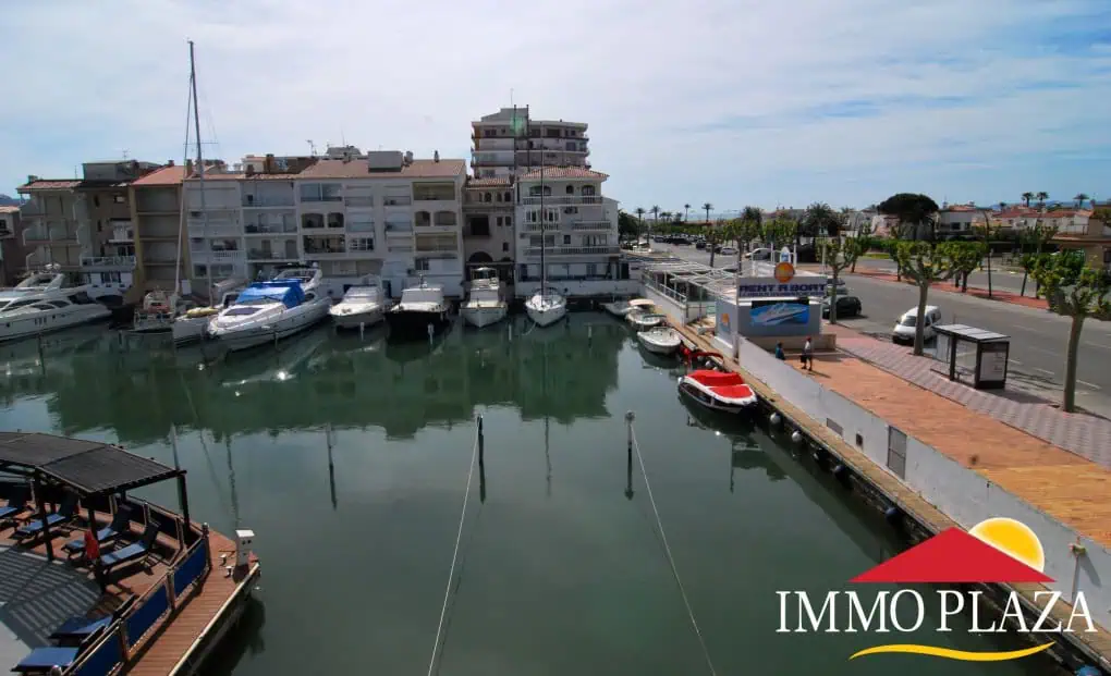 Spacious apartment located in Port Salins 5 min. from the beach, private garage in Empuriabrava – Girona – photo 4