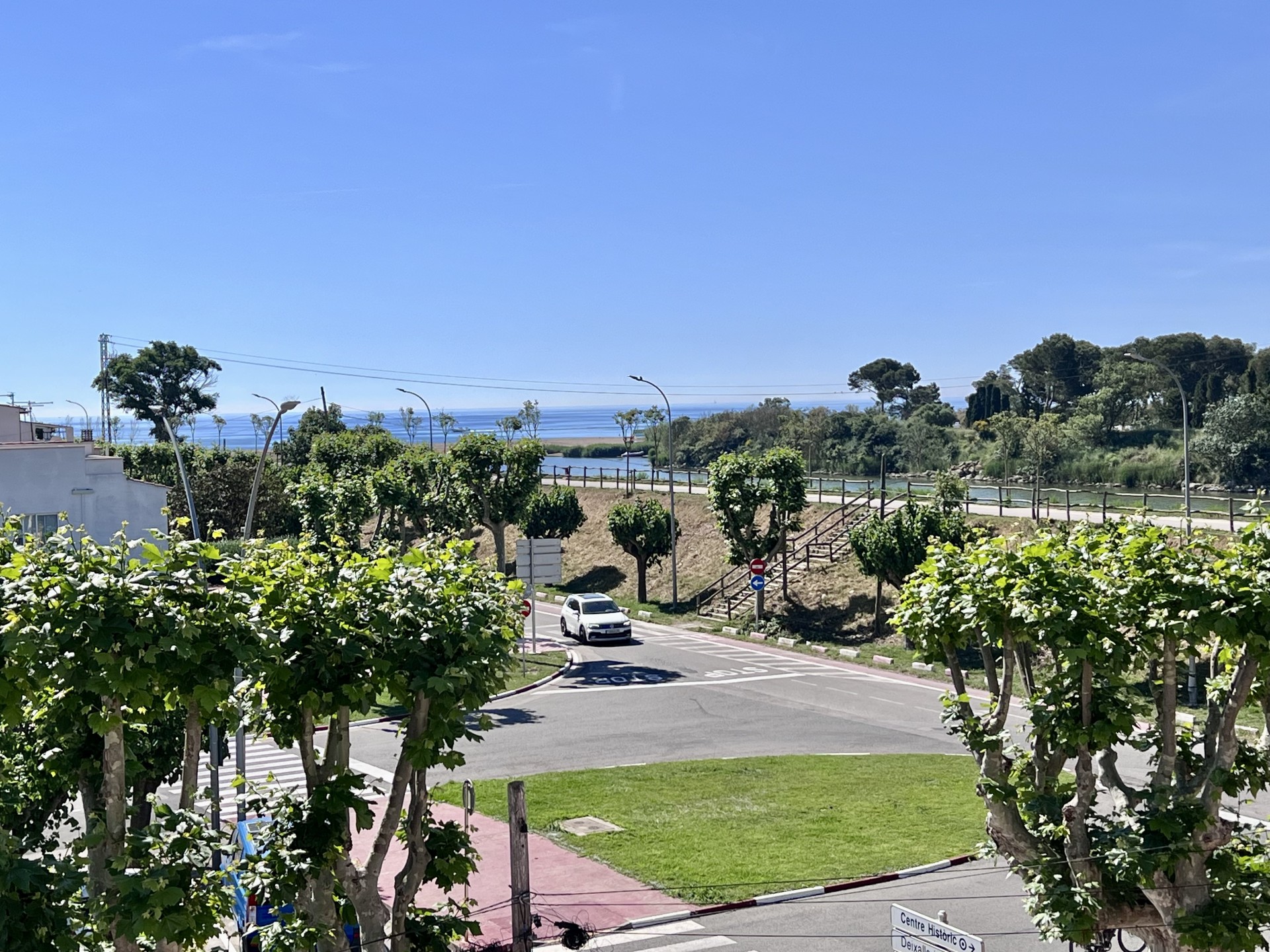 Sea and river view apartment (60m2) next to the beach, lovely south-facing terrace! Storage included