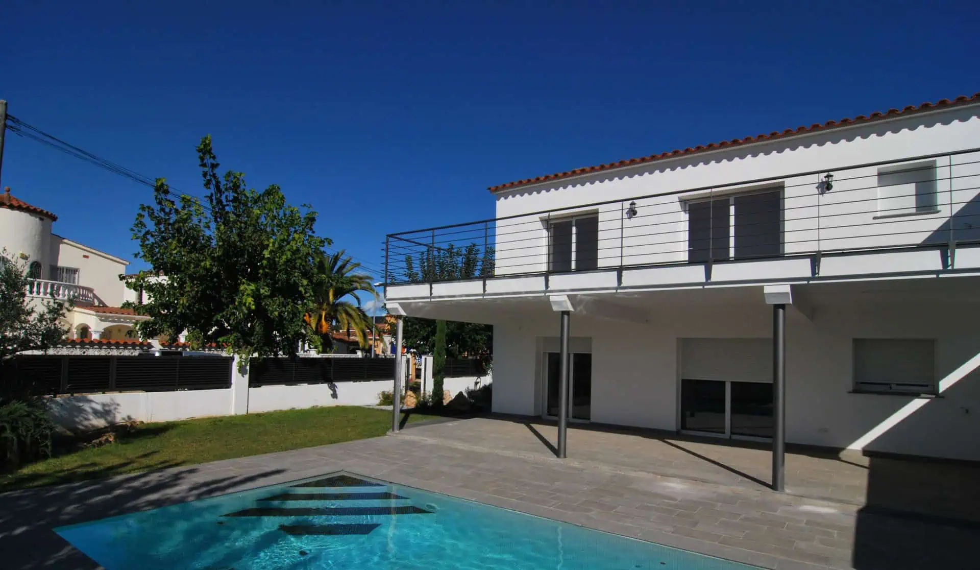 08112014112718_64 Modern Villa with pool and garden near the Port Alberes-Pani of the Marina of Empuriabrava