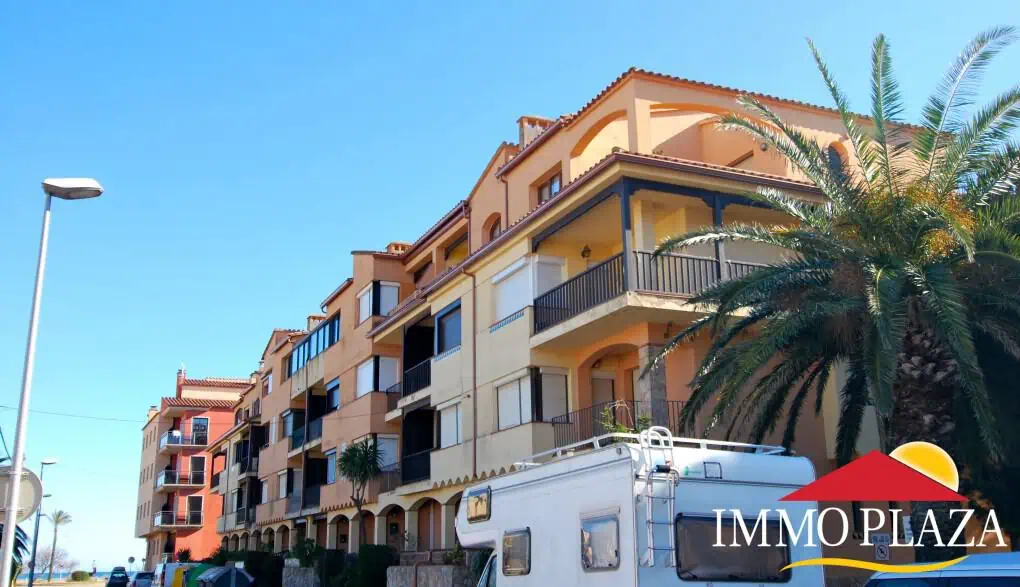 Spacious penthouse with 4 comfortable bedrooms in 2nd line beach in Empuriabrava – Costa Brava – photo 4