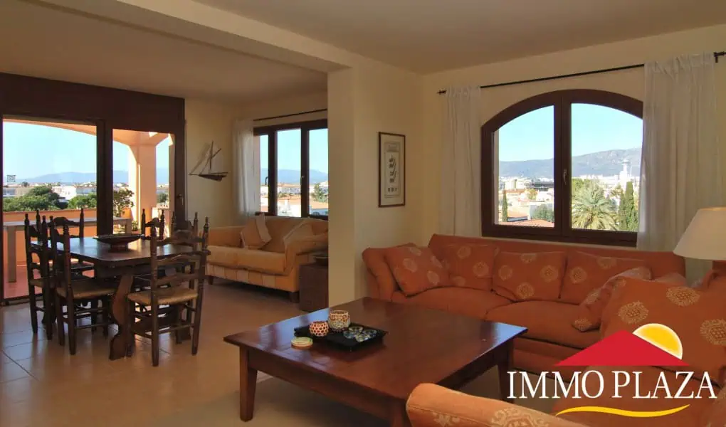 Spacious penthouse with 4 comfortable bedrooms in 2nd line beach in Empuriabrava – Costa Brava – photo 5
