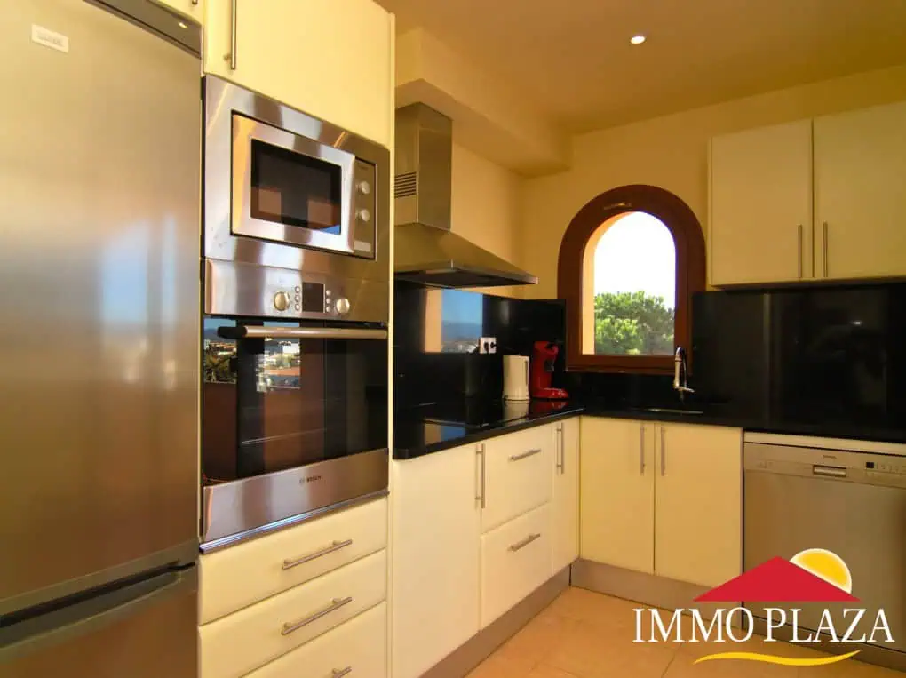 Spacious penthouse with 4 comfortable bedrooms in 2nd line beach in Empuriabrava – Costa Brava – photo 6