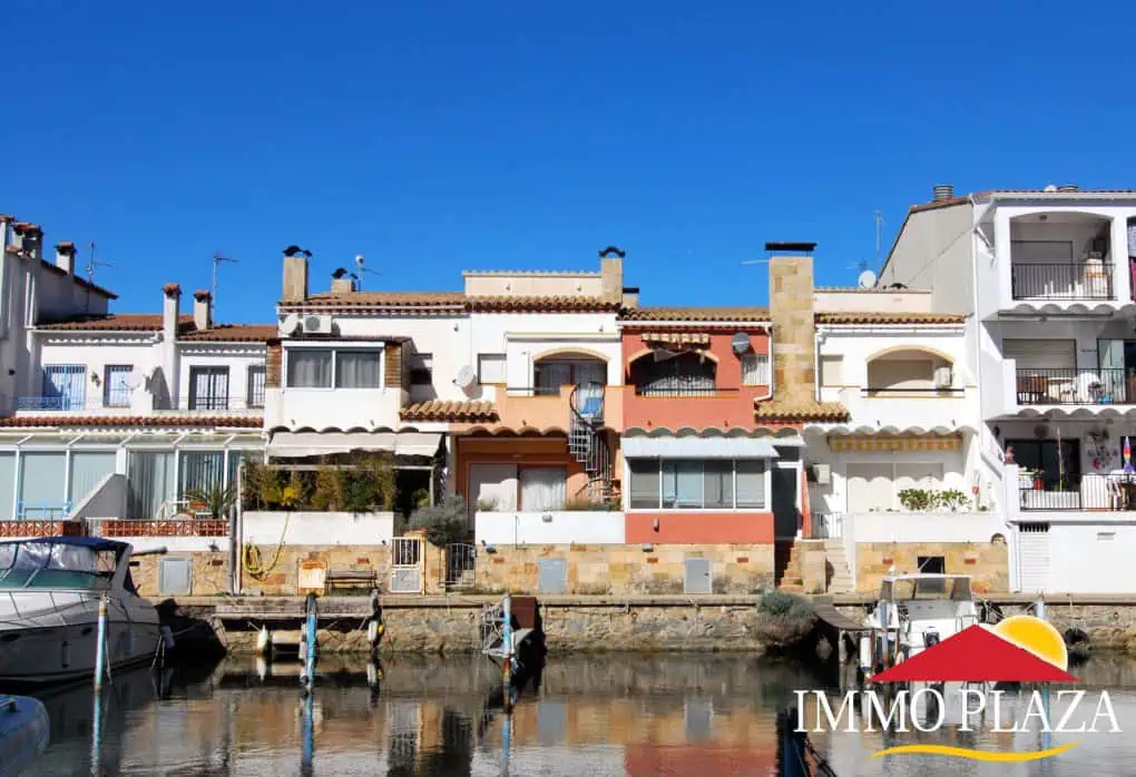 RESERVED: Fisherman house with private boat mooring, garage and parking in the Marina of Empuriabrava – Costa Brava – photo 3