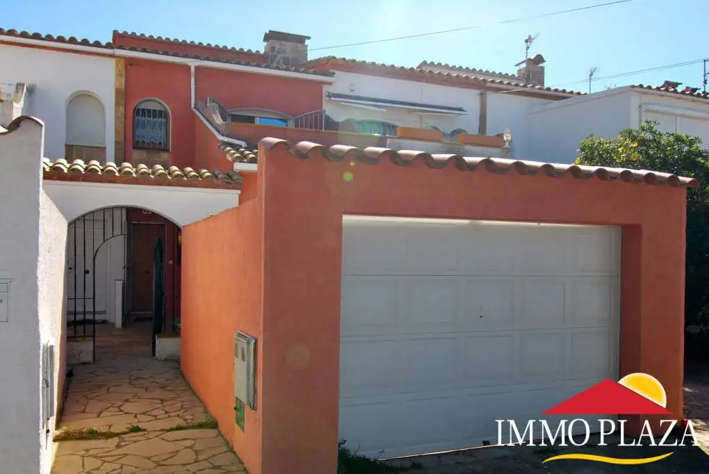 RESERVED: Fisherman house with private boat mooring, garage and parking in the Marina of Empuriabrava – Costa Brava – photo 4