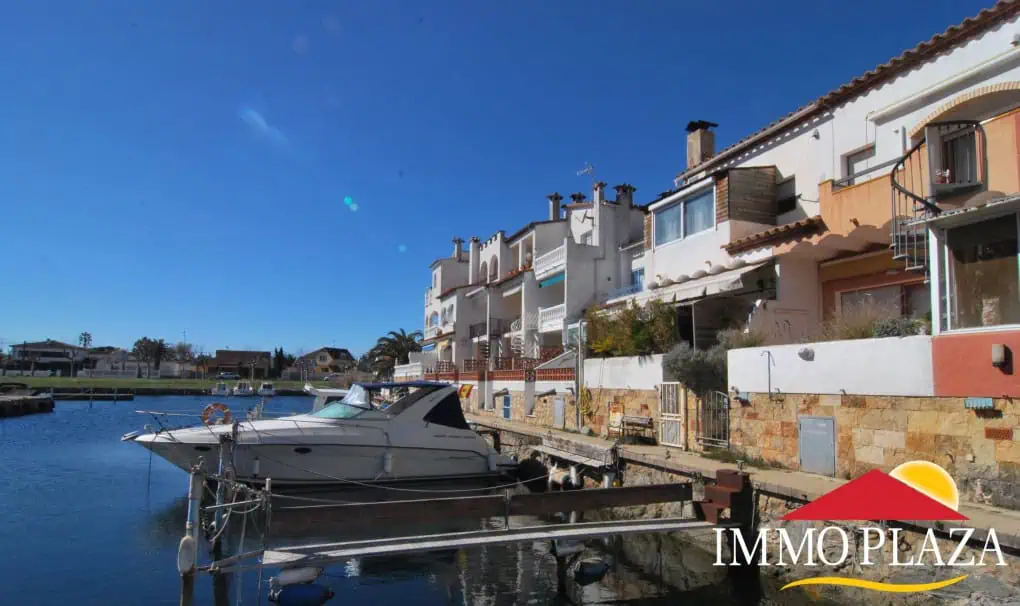 RESERVED: Fisherman house with private boat mooring, garage and parking in the Marina of Empuriabrava – Costa Brava – photo 2