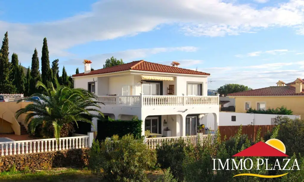 Spacious and modern Villa of 173m2 in Mas Fumats overlooking the Bay of Rosas-Costa Brava – photo 2