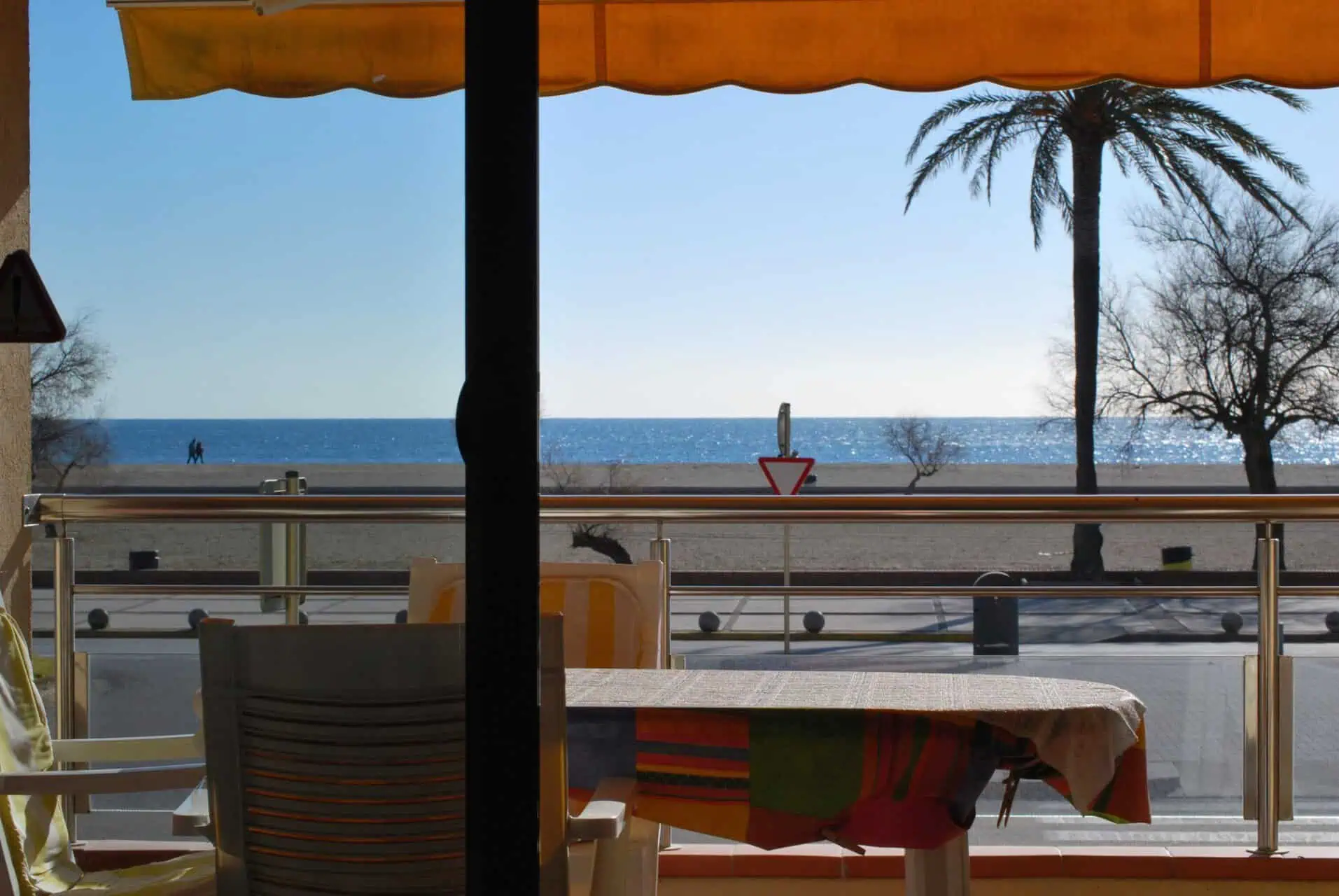 10022015174431_89 Modern apartment in 1st line of the sea overlooking the Bay of Roses situated in Empuria – Costa Brava