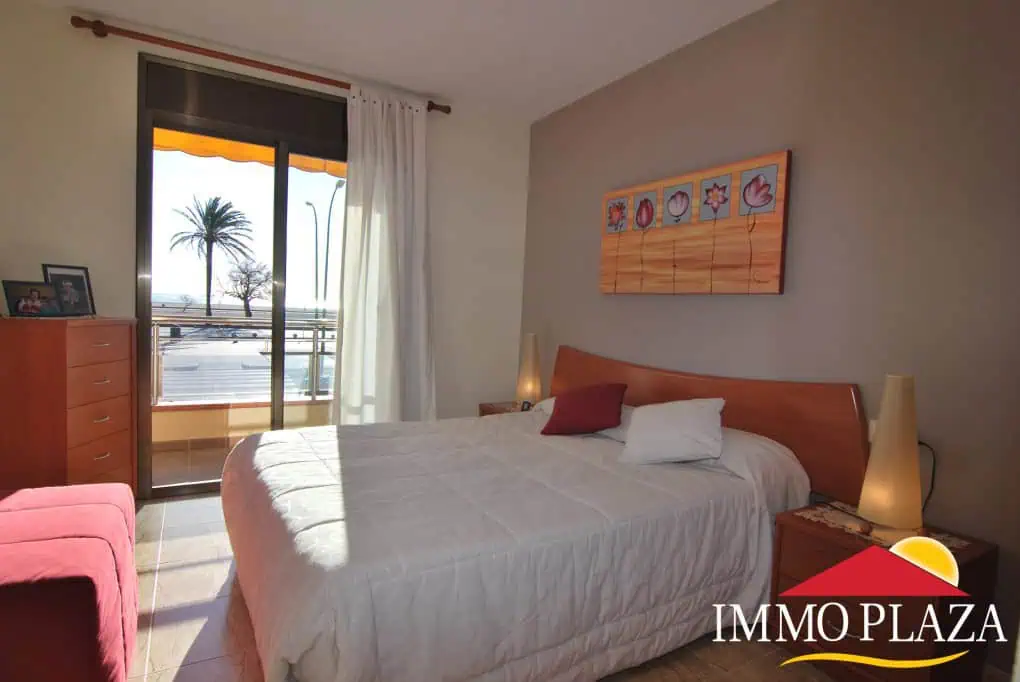 Modern apartment in 1st line of the sea overlooking the Bay of Roses situated in Empuria – Costa Brava – photo 3