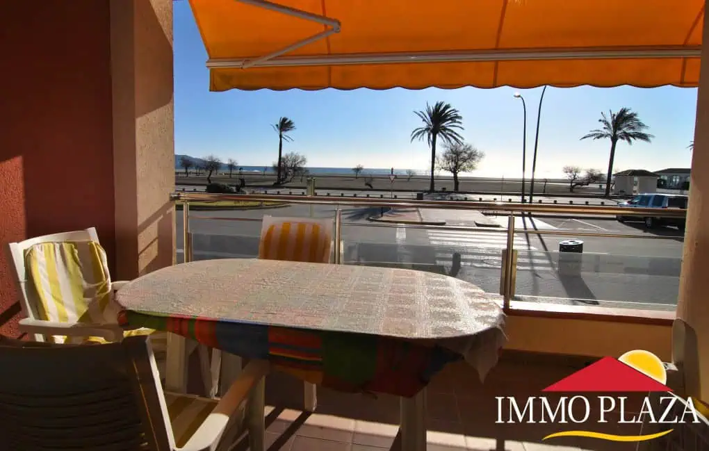 Modern apartment in 1st line of the sea overlooking the Bay of Roses situated in Empuria – Costa Brava – photo 5