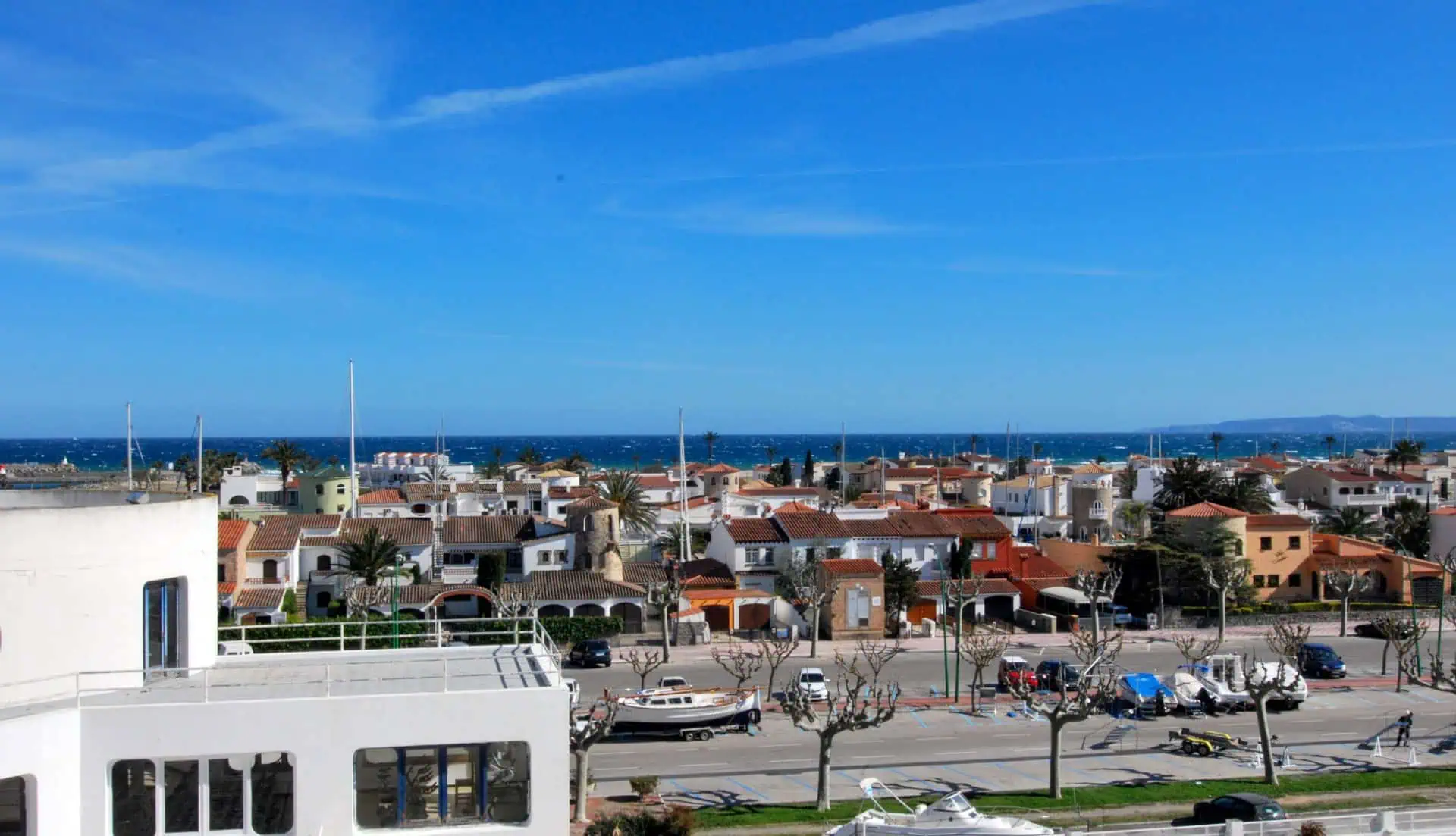 10042015162244_104 Charming apartment facing south with sea view in the center of Empuriabrava – Spain