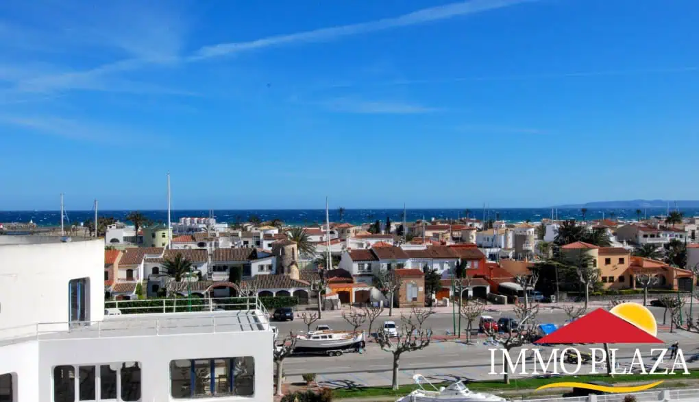 Charming apartment facing south with sea view in the center of Empuriabrava – Spain – photo 2